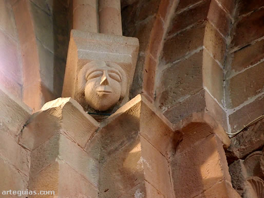 M&eacute;nsula interior que recoge un arco diagonal