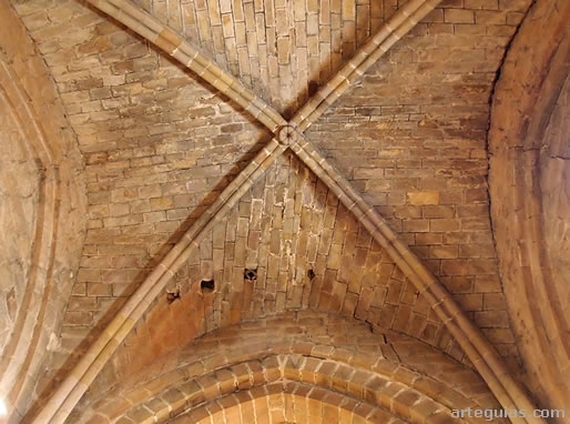 B&oacute;veda de crucer&iacute;a del primer tramo de la nave