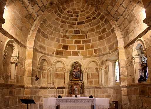 Iglesia de Fuente &Uacute;rbel: interior del &aacute;bside