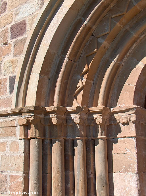 Columnas y arquivoltas de la puerta