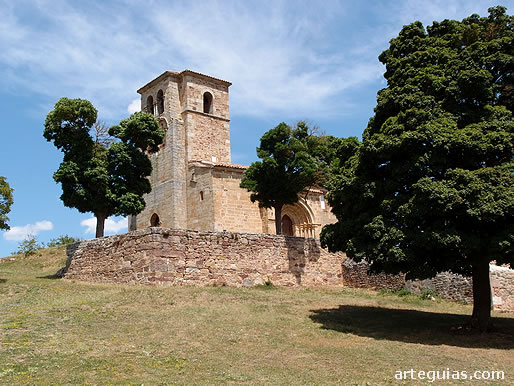 La iglesia de Santa Mar&iacute;a la Real de Las Henestrosas de las Quintanillas desde el suroeste