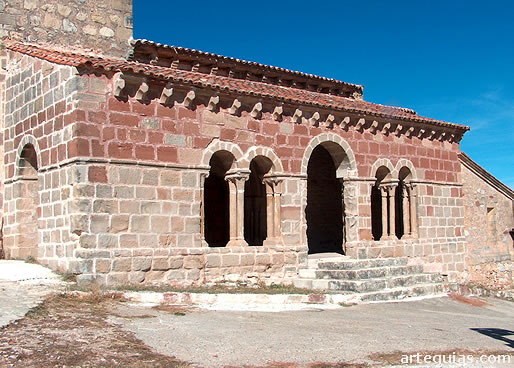 Galer&iacute;a porticada de la iglesia de Jodra del Pinar (Guadalajara)