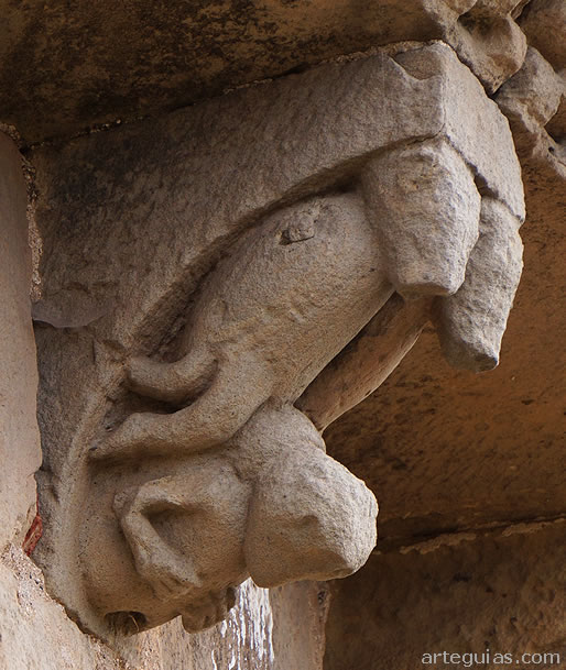 Capitel con hombre y animales