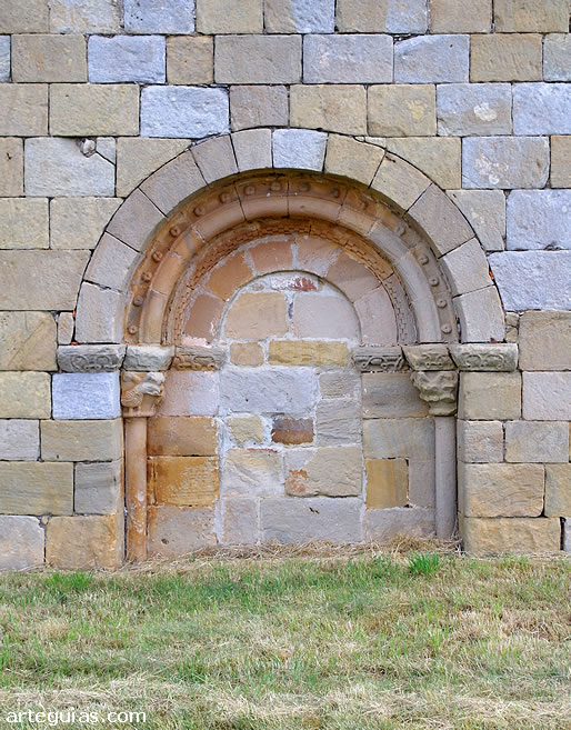 Peque&ntilde;a puertecita meridional