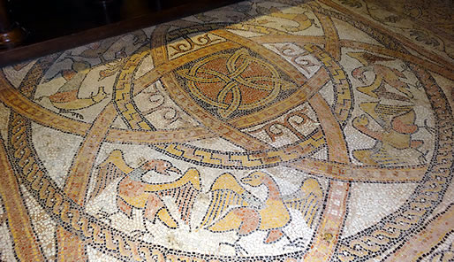 Iglesia de Morla&agrave;s, Francia: mosaico rom&aacute;nico