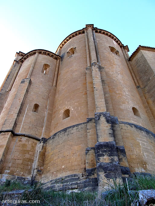 Magn&iacute;fico asepcto de la iglesia desde el este