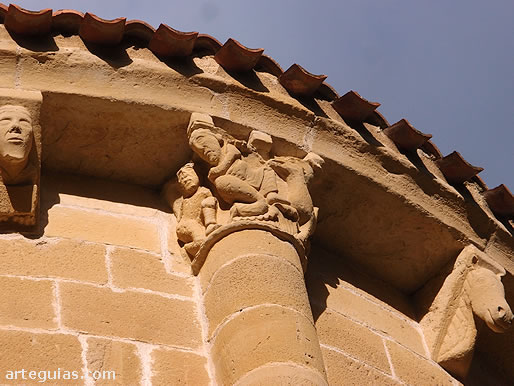 Escultura en el &aacute;bside