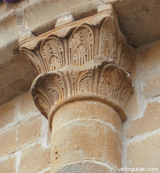 Capitel vegetal del &aacute;bside