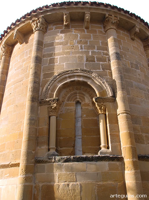 &Aacute;bside de la iglesia de Och&aacute;nduri