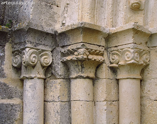 Parte de la portada con sus columnas