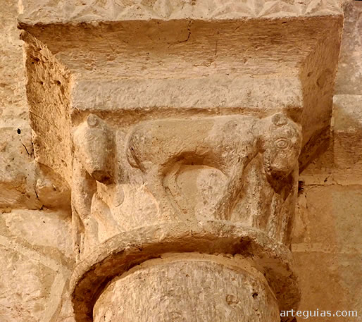 Capitel de cuadr&uacute;pedos