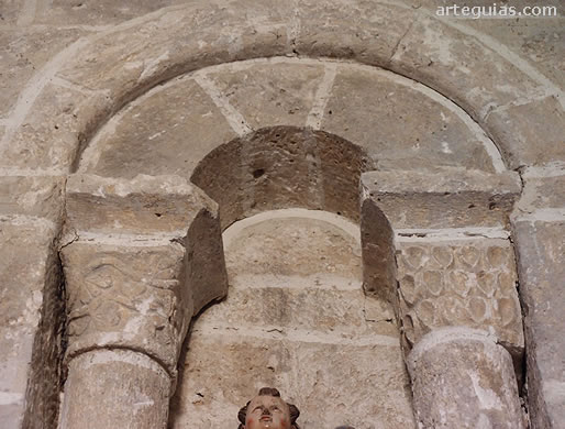 Arco del muro de la sacrist&iacute;a