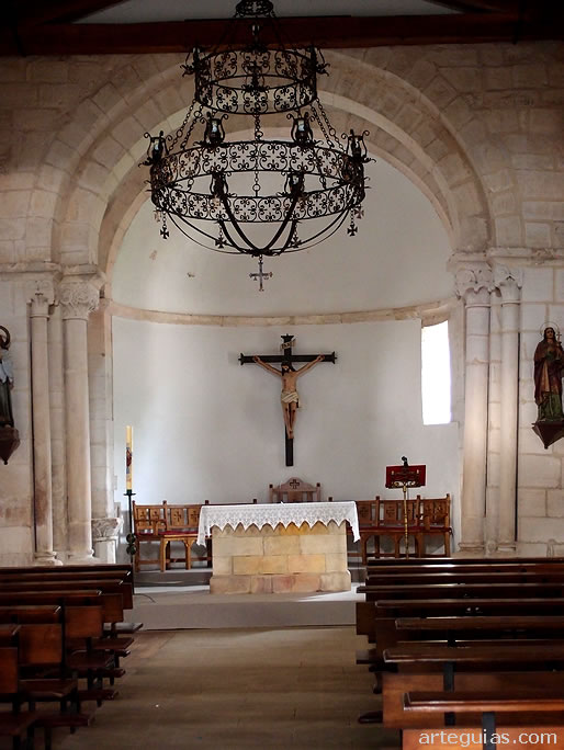 Aspecto interior de la cabecera de San Juan de Priorio, Asturias
