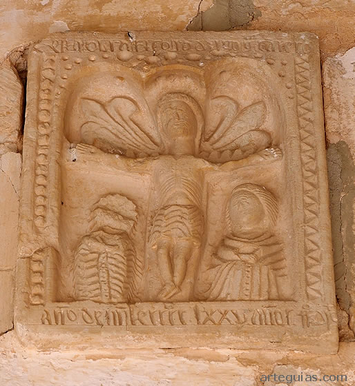 Relieve de la Crucifixi&oacute;n datada en el siglos XV