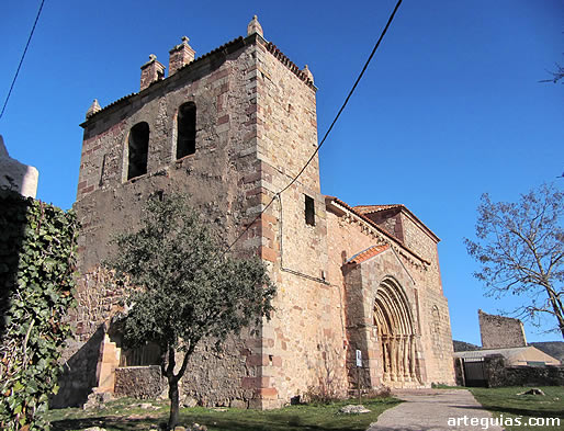 La iglesia de Riba de Saelices desde el suroeste