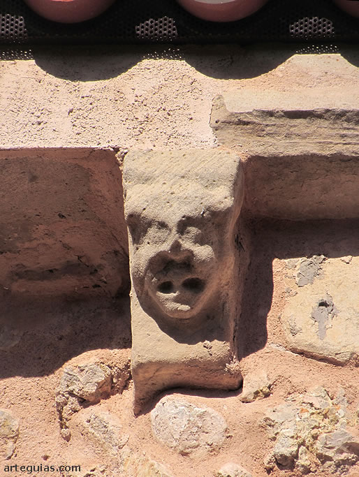 Canecillo con el rostro de un hombre