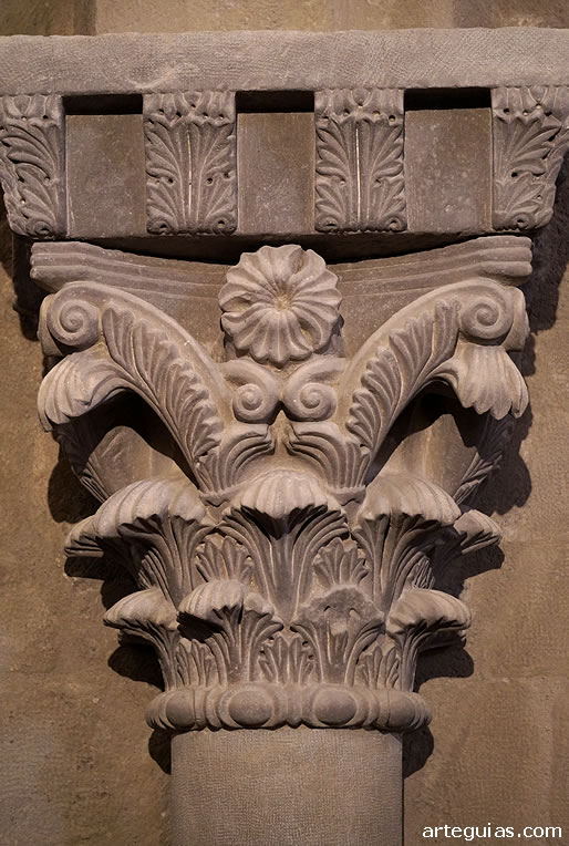 Precioso capitel que imita el corintio romano