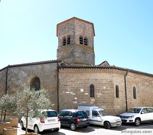 Vista desde el norte de la iglesia de Rieux-Minervois, Francia