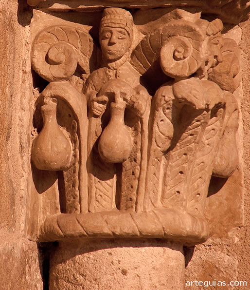 Capitel de extra&ntilde;a iconograf&iacute;a