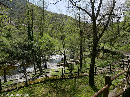 Beget est&aacute; en un valle pirenaico
