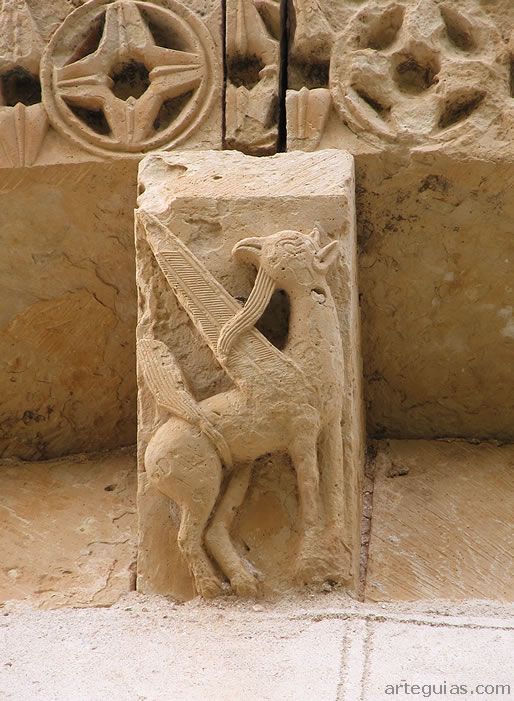 Canecillo con un perfecto grifo