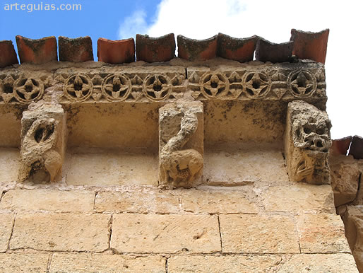 Canecillos zoomorfos