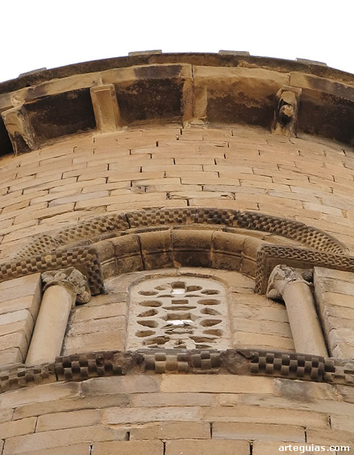 Uno de los &aacute;bsides de la Iglesia de San Esteban de Sos del Rey Cat&oacute;lico, Zaragoza