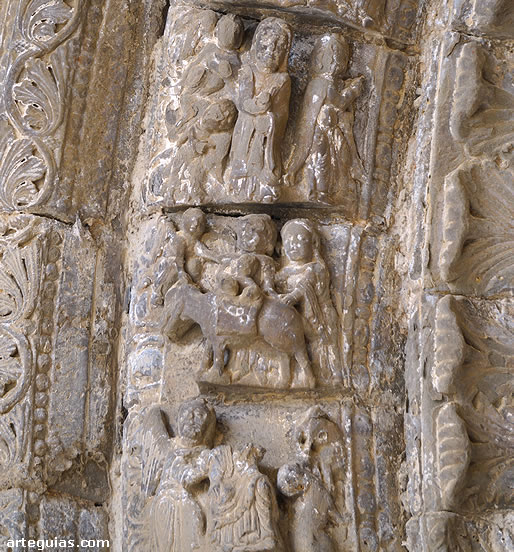 Arquivolta con pasajes del Nuevo Testamento