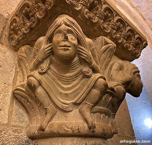 Capitel de la iglesia baja