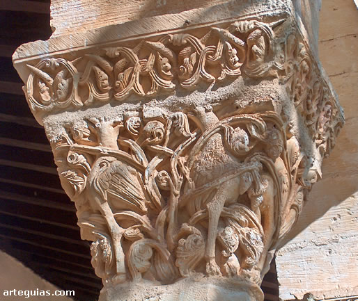 Dragones rodeados por tallos vegetales y hojas de fina talla