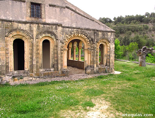 Tramo occidental de la galer&iacute;a porticada