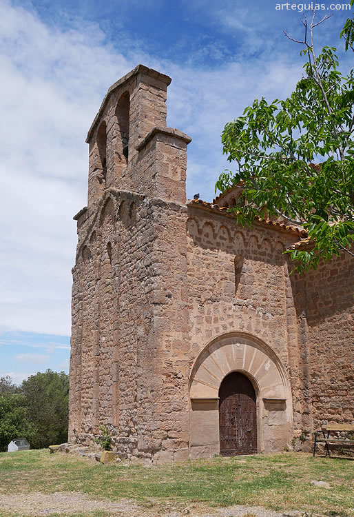 Fachada occidental y puerta moderna del muro meridional