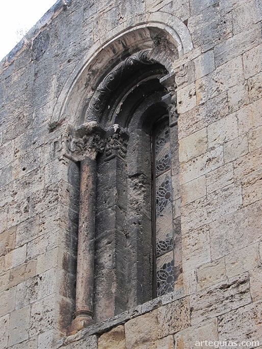 Ventanal del brazo meridional del transepto