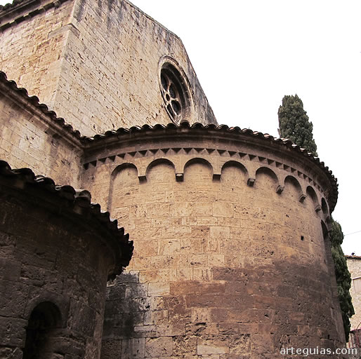 Cabecera de la iglesia de Sant Vicen&ccedil; de Besal&uacute;