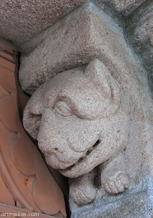 Mocheta con cabeza de animal