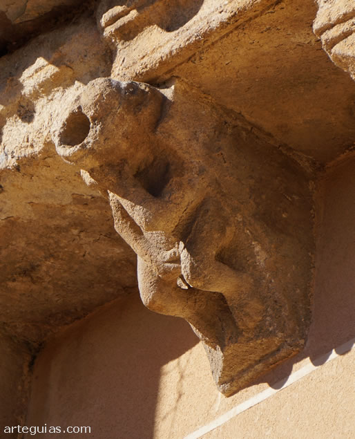 Canecillo - g&aacute;rgola