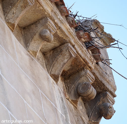 Canecillos del muro norte
