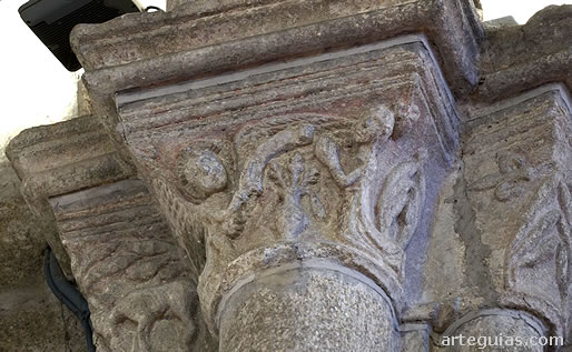 Capitel con el pasaje de la Anunciaci&oacute;n