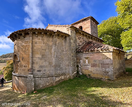 Iglesia de Santa Mar&iacute;a de Hoyos, Cantabria, desde el nordeste