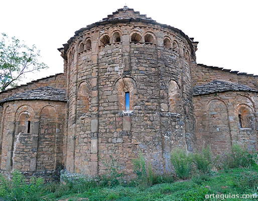 Cabecera triabsidal lombarda