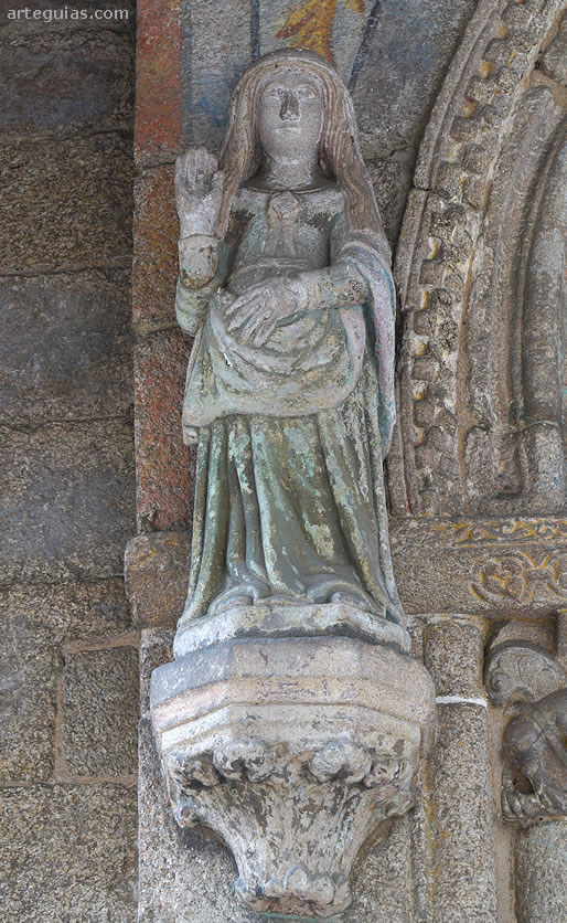 Estatua de piedra de la Virgen de la O  o de la Buena Esperanza