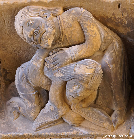 Iglesia de Santa Mar&iacute;a de Uncastillo: relieve de una de las arquivoltas de la puerta