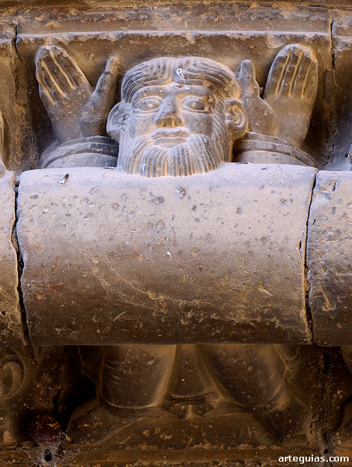 Personaje de la arquivolta intermedia