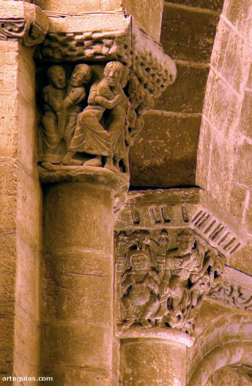 Dos capiteles interiores
