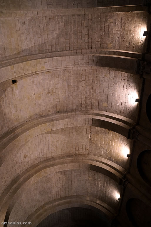 B&oacute;veda de medio ca&ntilde;&oacute;n