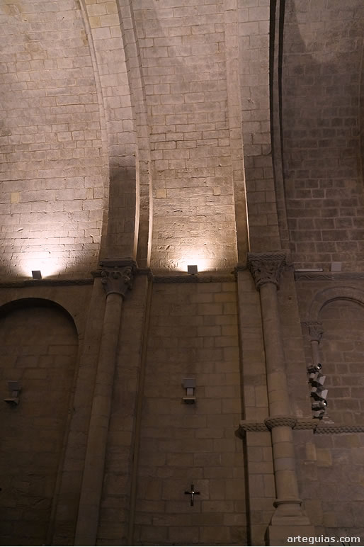 Nave y b&oacute;veda de medio ca&ntilde;&oacute;n