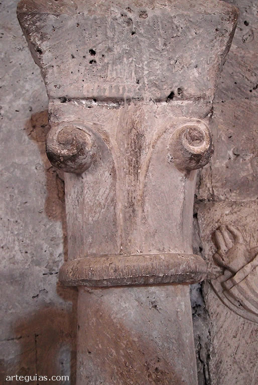 Capitel rom&aacute;nico del interior del &aacute;bside