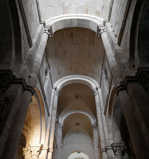 Bovedas originales y reconstruidas de la nave central