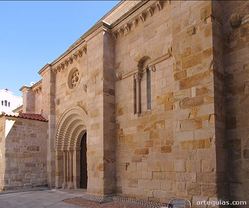 Fachada norte de la iglesia de Santiago del Burgo, Zamora 