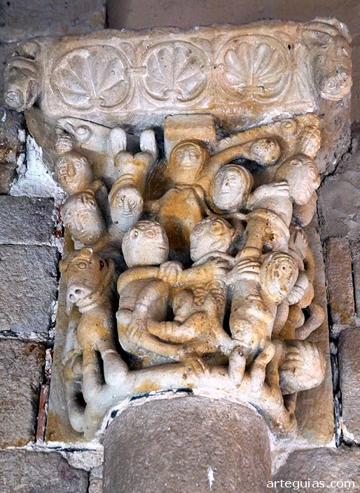 El capitel m&aacute;s famoso de la iglesia zamorana de Santiago de los Caballeros